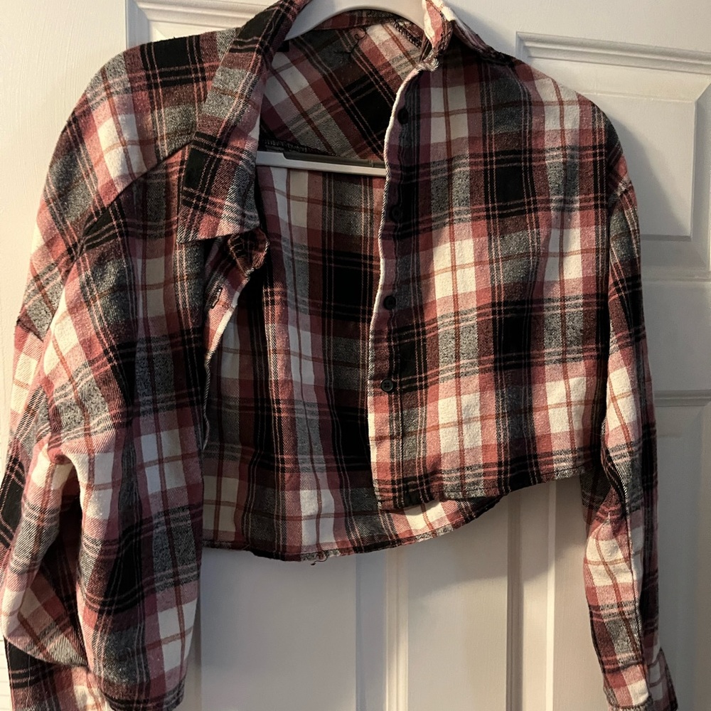 Size M Maroon, Black, and White Cropped Flannel long sleeve